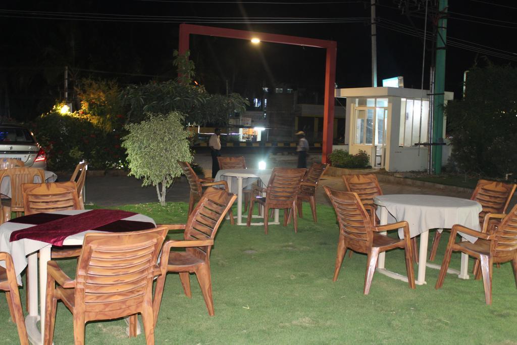 Hotel Kalyani Mysore Esterno foto
